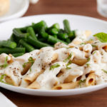 Vegetarian alfredo with green beans meal