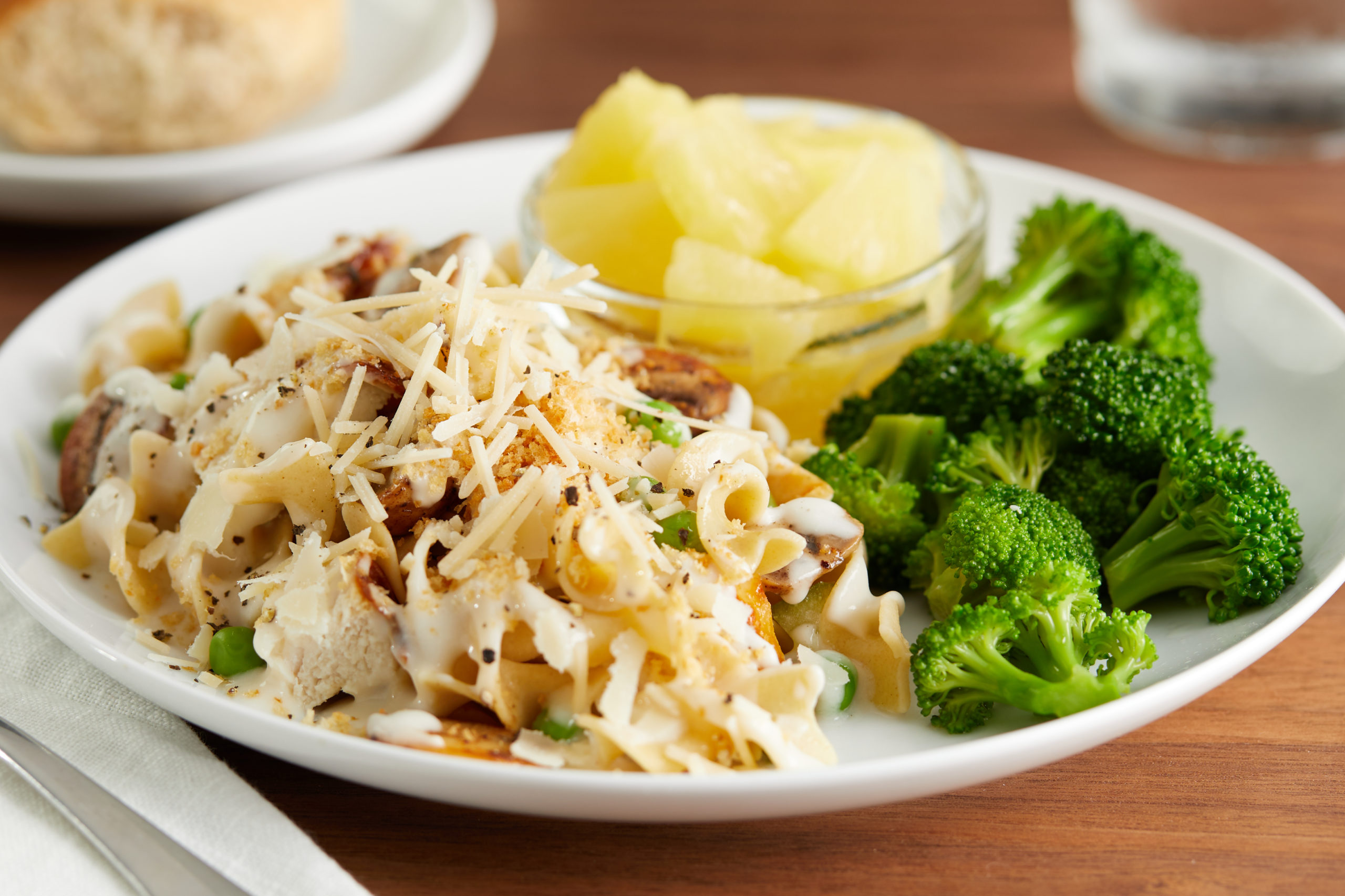 Turkey tetrazzini meal with apples and broccoli